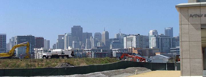 View-of-skyline-from-Mission-Bay-w-construction-in-foreground 9105.jpg