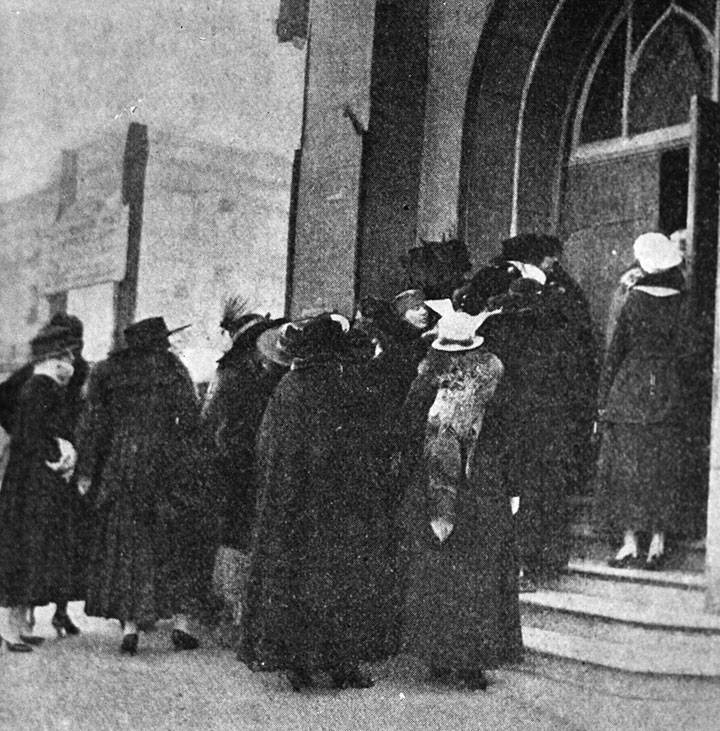 Prostitutes-1917.jpg