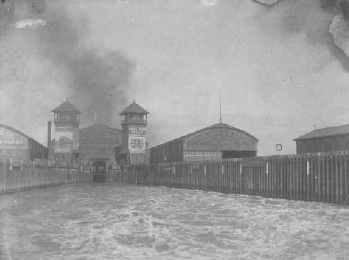 Oakland Mole ferry slip early 1900s. Source album 16 volume 5 number 65, Frank B. Rodolph Photograph Collection, BANC PIC 1905.17146-17161--PIC, The Bancroft Library. oakmole3.jpg