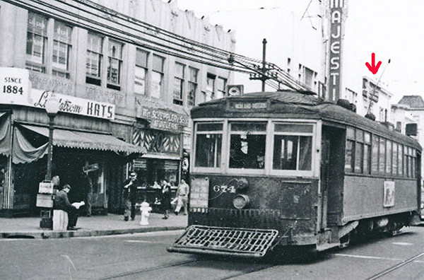File:Blooms nextToMajestic on Mission Street.jpg