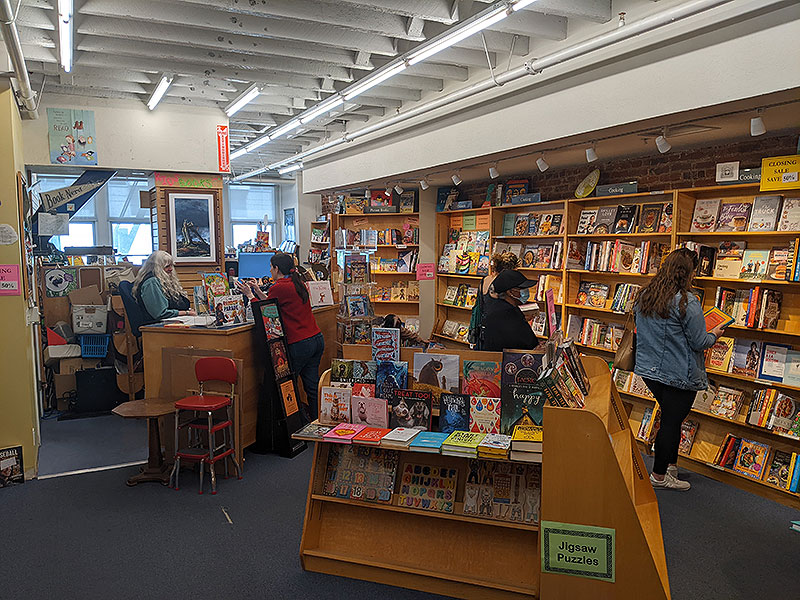 File:Alexander-Books-upstairs 20230428 214039258.jpg