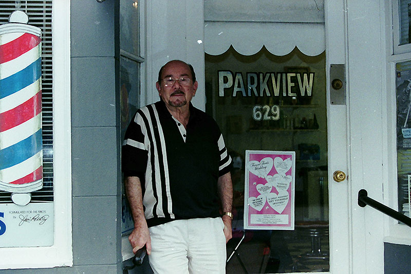 File:Italian1$jachetta-in-front-of-salon.jpg
