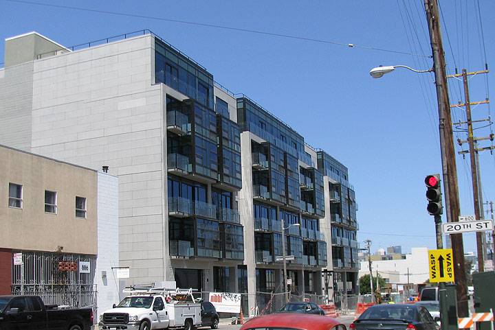 File:Dogpatch-condos-20th-and-Illinois 9911.jpg