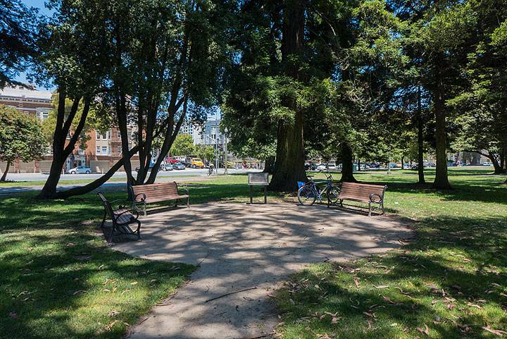 File:Bierman-Plaque-plaza-1100732.jpg