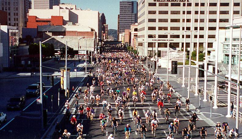 Critical-Mass-June-1996-east-on-Howard-at-Moscone-Center.jpg