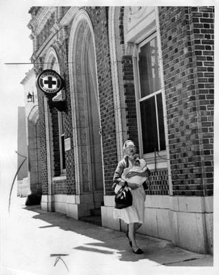 Woman carrying a baby in front of Alemany Emergency Hospital june 11 1962 AAD-0046.jpg