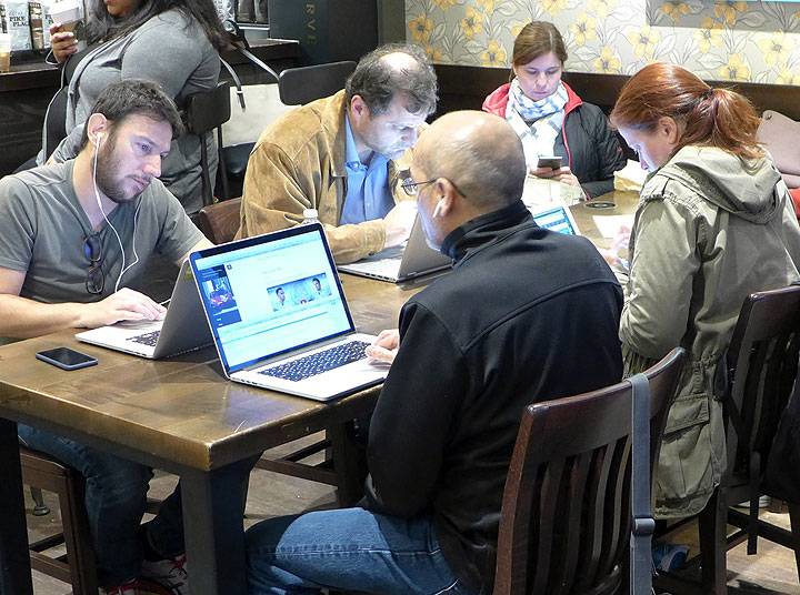 File:Starbucks-zombies P1090449.jpg