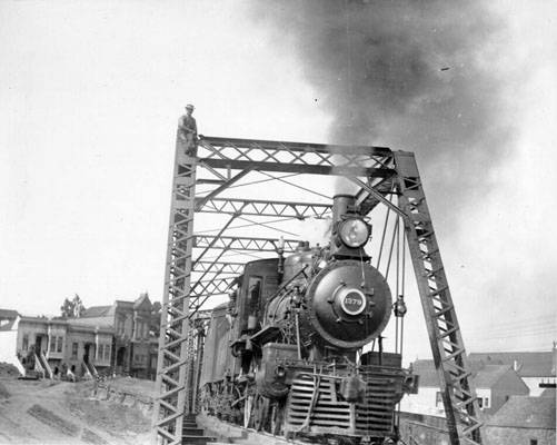 File:Train on bridge near Dolores 1908 AAB-3476.jpg