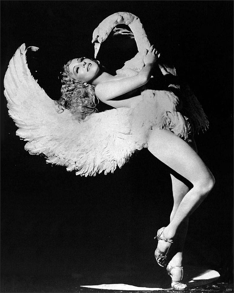 Sally Rand 30s 40s burlesque dancer 2 gippo.jpg