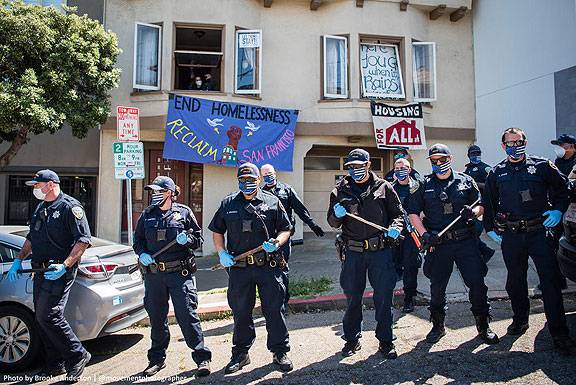 File:Cops-with-Blue-Lives-Matter-face-masks-by-Brooke-Anderson.jpg