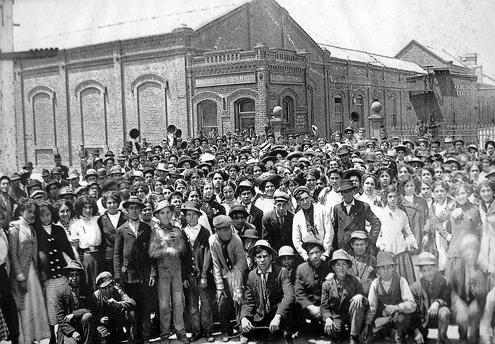 California-cotton-mill-1895-portuguese-workers.jpg