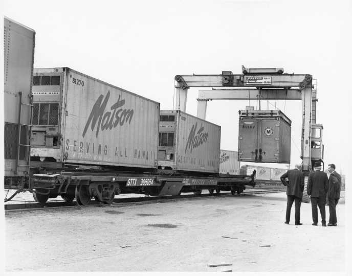 File:Straddle-carrier.jpg