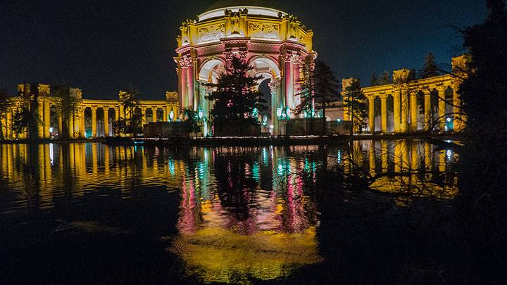 File:Palace-of-Fine-Arts-at-night-over-lagoon-1020335.jpg