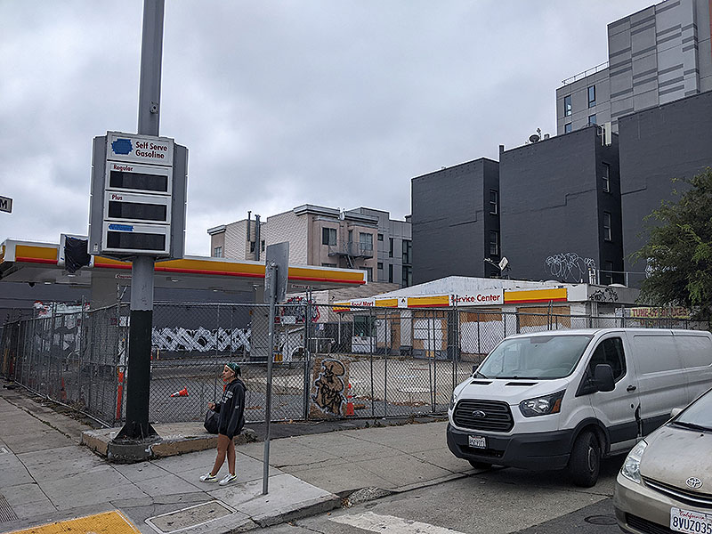 File:Shell-station-abandoned-5th-and-Folsom 20230915 191248204.jpg
