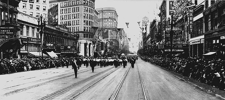Labor-Day-Parade-Sept-7-1925-Market-east-from-6th.jpg