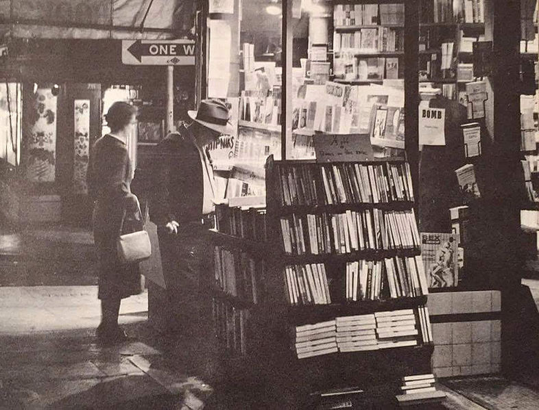 File:City-Lights-outside-browsing-1950s.jpg