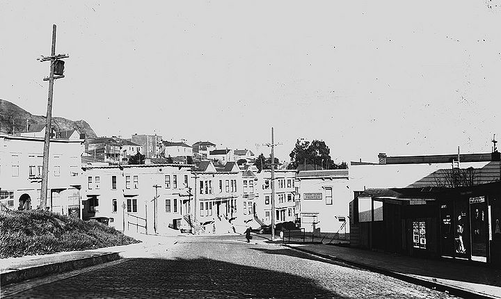Corbett-Ave-north-at-17th-and-Douglas-w-Corona-Hts-at-left-1927-SFPL.jpg