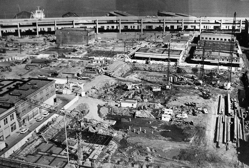 https://www.foundsf.org/images/thumb/6/6c/1963-aerial-of-construction-zone_Old-Produce-Market-and-Embarc-fwy_SF-History-Center.jpg/800px-1963-aerial-of-construction-zone_Old-Produce-Market-and-Embarc-fwy_SF-History-Center.jpg