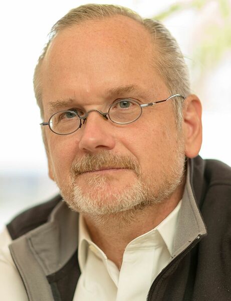 File:Lawrence Lessig May 2017 By Joi Ito - httpswww.flickr.comphotosjoi33668559574, CC BY 2.0, httpscommons.wikimedia.orgwindex.phpcurid=59092992 .jpg