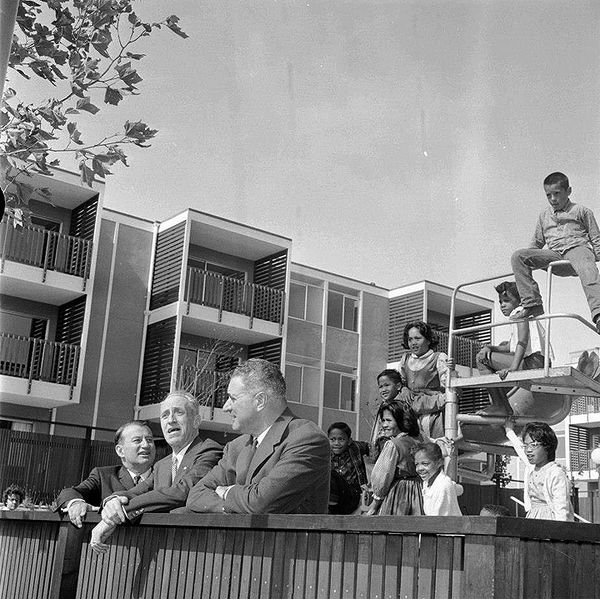 File:Justin-Herman-Harry-Bridges-and-George-Christopher-at-new-apartments-for-the-ILWU-in-Western-Addition-August-6-1963.jpg