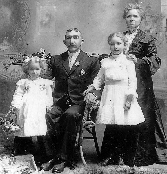 File:1905-Hagen-family.jpg